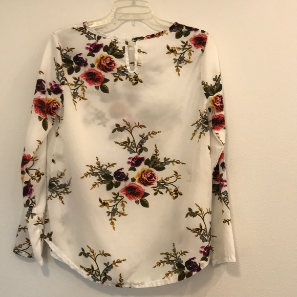 Floral blouse - Picture 2 of 5